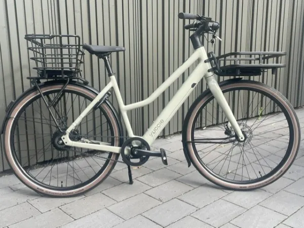 YUCCIE Junico Flow, 53 cm, jade, Bafang Heckmotor mit Zahnriemen, 360 Wh.