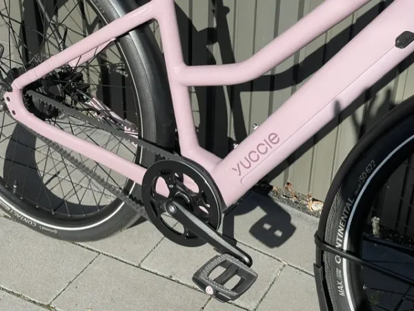 YUCCIE Junico Flow, lilac shiny, Bafang Heckmotor mit Zahnriemen, 360 Wh.